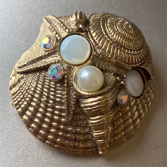 Jewelry | Vintage Beach Shell Theme Brooch Pin | Poshmark